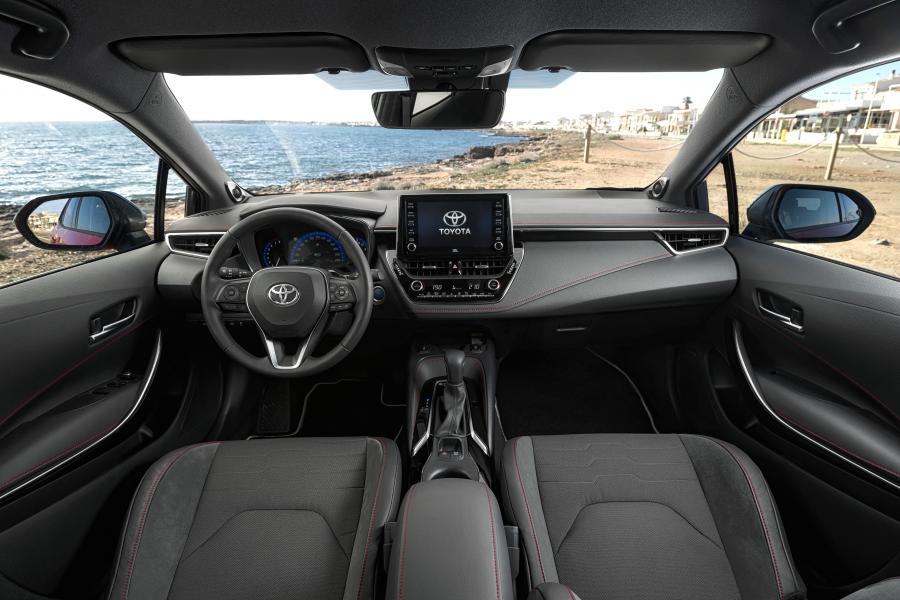 Торпедо Toyota Corolla Hybrid 2018 года  (WW) (фото 37 из 61)